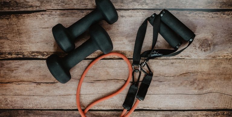 Jaki wybrać sprzęt fitness do ćwiczeń w domu?